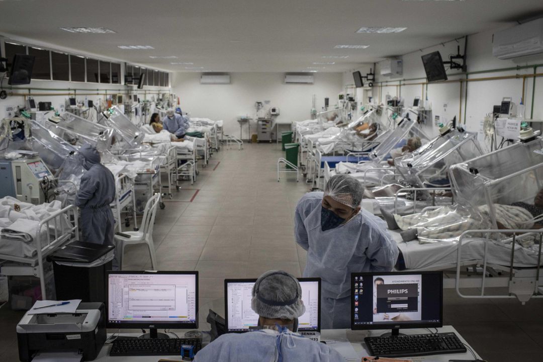 Fotografía de este miércoles que muestra a pacientes en tratamiento de COVID-19 en el Hospital Municipal de Campaña Gilberto Novaes, en la ciudad de Manaos, Amazonas (Brasil). Fotografía de este miércoles que muestra a pacientes en tratamiento de COVID-19 en el Hospital Municipal de Campaña Gilberto Novaes, en la ciudad de Manaos, Amazonas (Brasil).