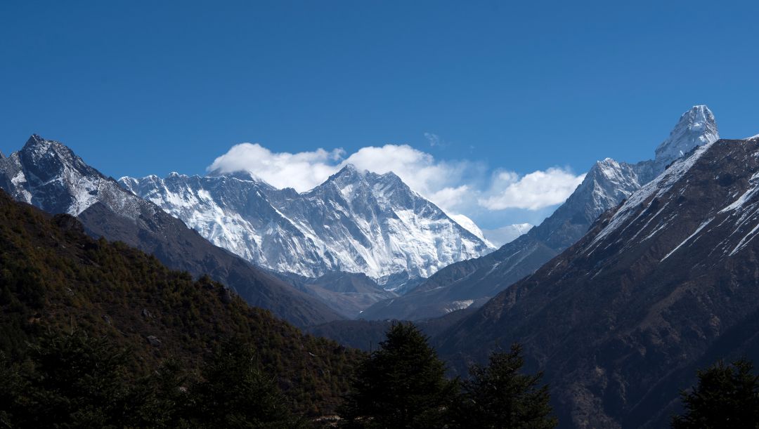 El Everest es visible ahora desde Katmandú. El Everest es visible ahora desde Katmandú.