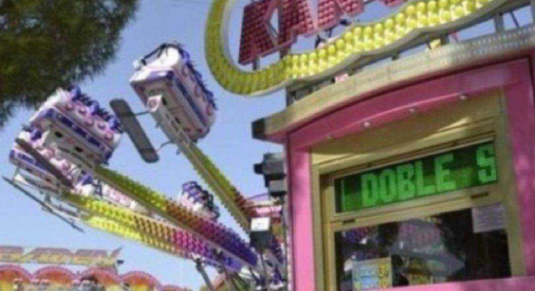 Imagen de una de las atracciones del Paseo de la Feria Imagen de una de las atracciones del Paseo de la Feria