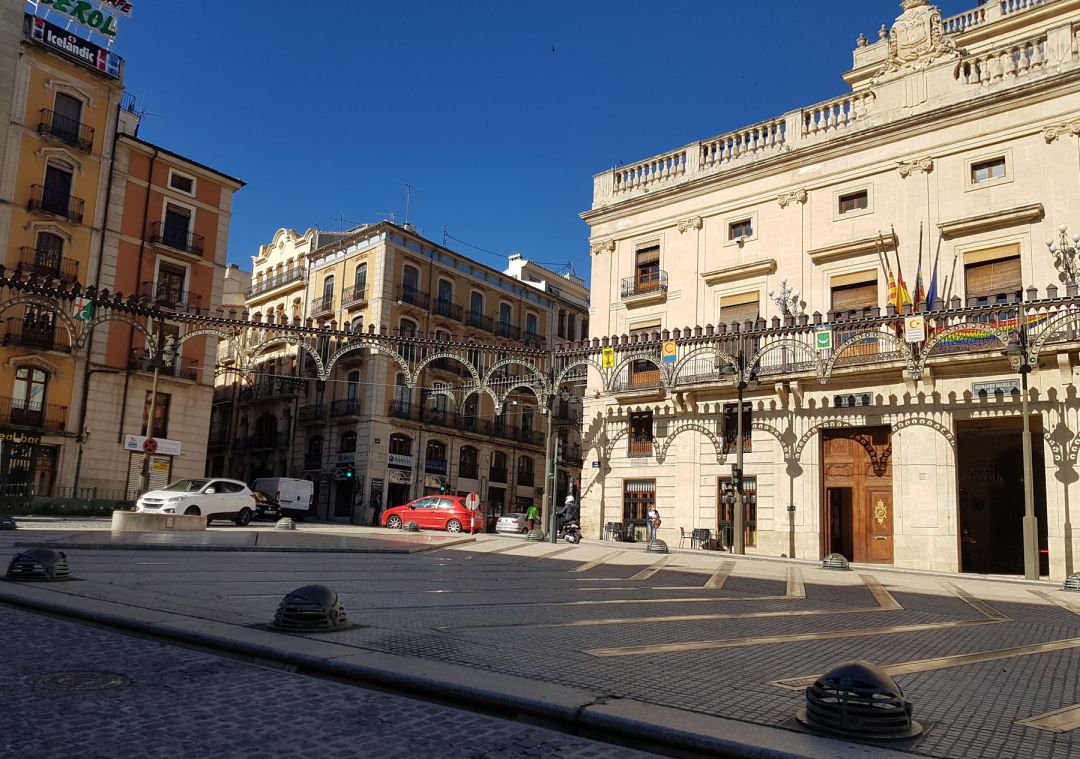 Los tramos de la Enramada de la Plaza de España serán de los últimos en ser retirados Los tramos de la Enramada de la Plaza de España serán de los últimos en ser retirados
