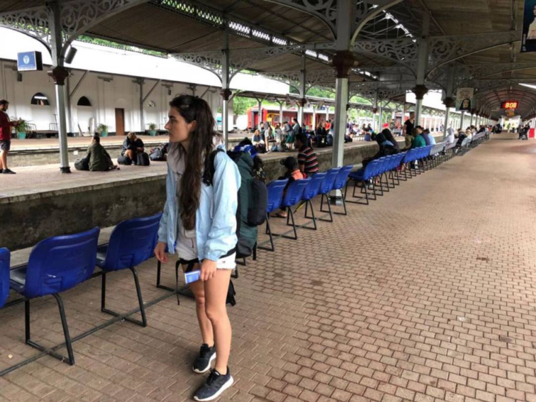 Estas 250 personas partirán este viernes de Bogotá y llegarán hasta el aeropuerto de Madrid- Barajas Adolfo Suárez. Desde allí, podrán desplazarse hasta su vivienda habitual, aunque en destino tendrán que guardar una cuarentena de 15 días. Estas 250 personas partirán este viernes de Bogotá y llegarán hasta el aeropuerto de Madrid- Barajas Adolfo Suárez. Desde allí, podrán desplazarse hasta su vivienda habitual, aunque en destino tendrán que guardar una cuarentena de 15 días.