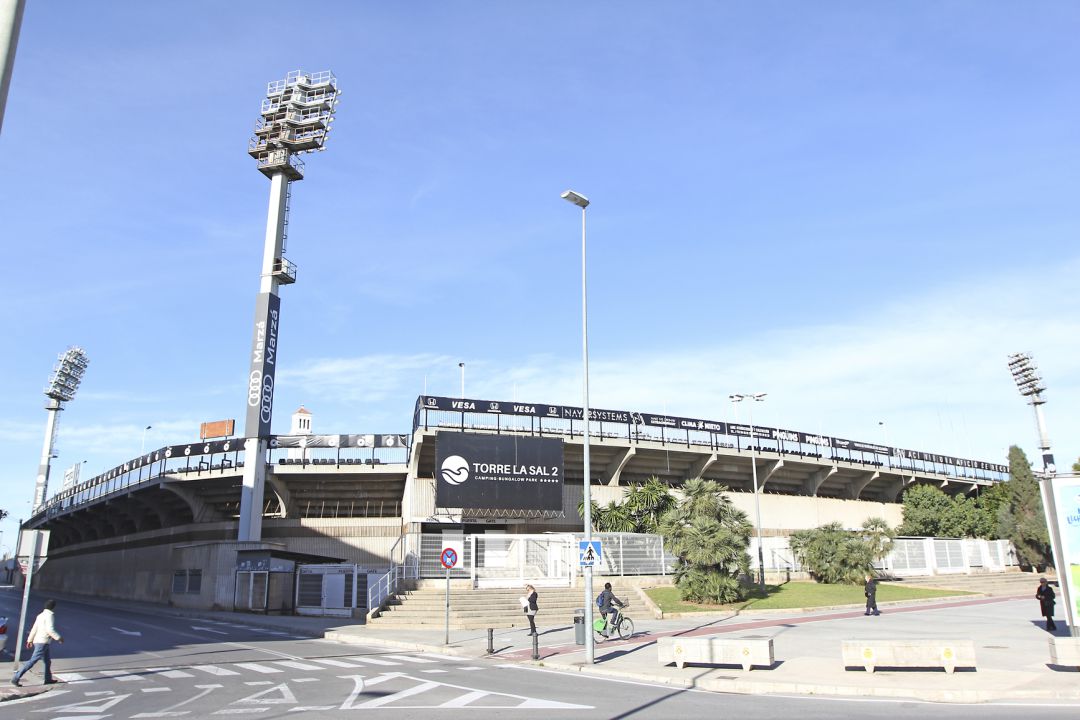 Imagen exterior del Estadio Castalia Imagen exterior del Estadio Castalia
