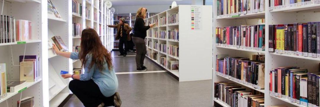 Biblioteca de Los Rosales, en A Coruña Biblioteca de Los Rosales, en A Coruña
