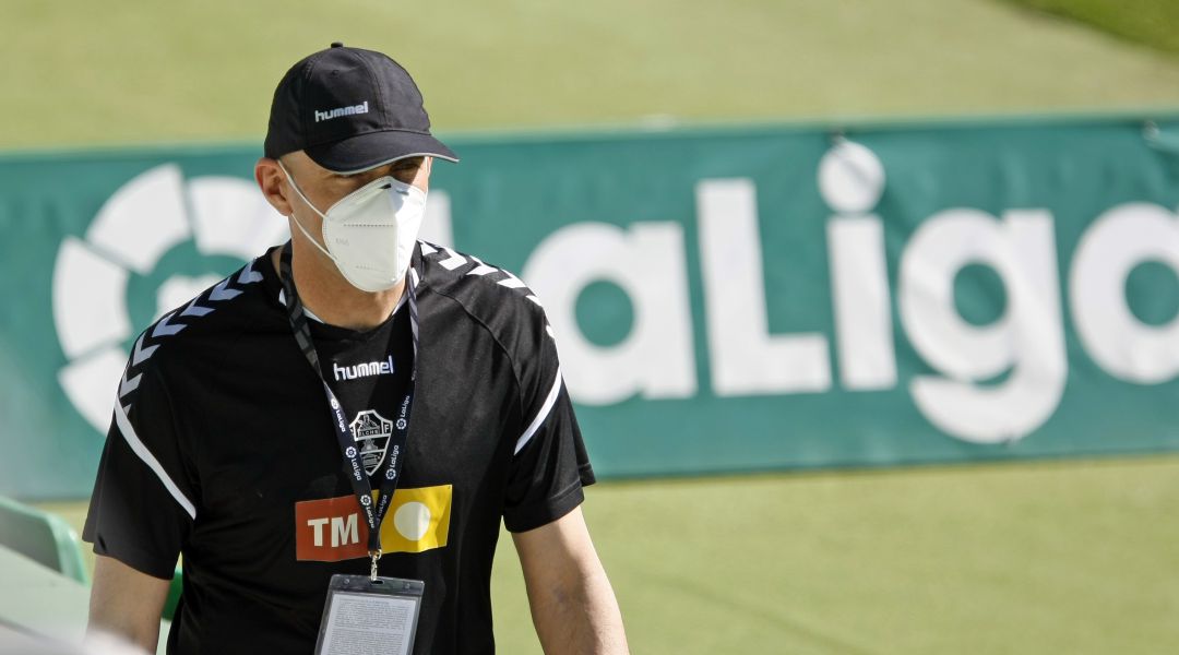 El doctor Quesada con la mascarilla durante un entrenamiento El doctor Quesada con la mascarilla durante un entrenamiento