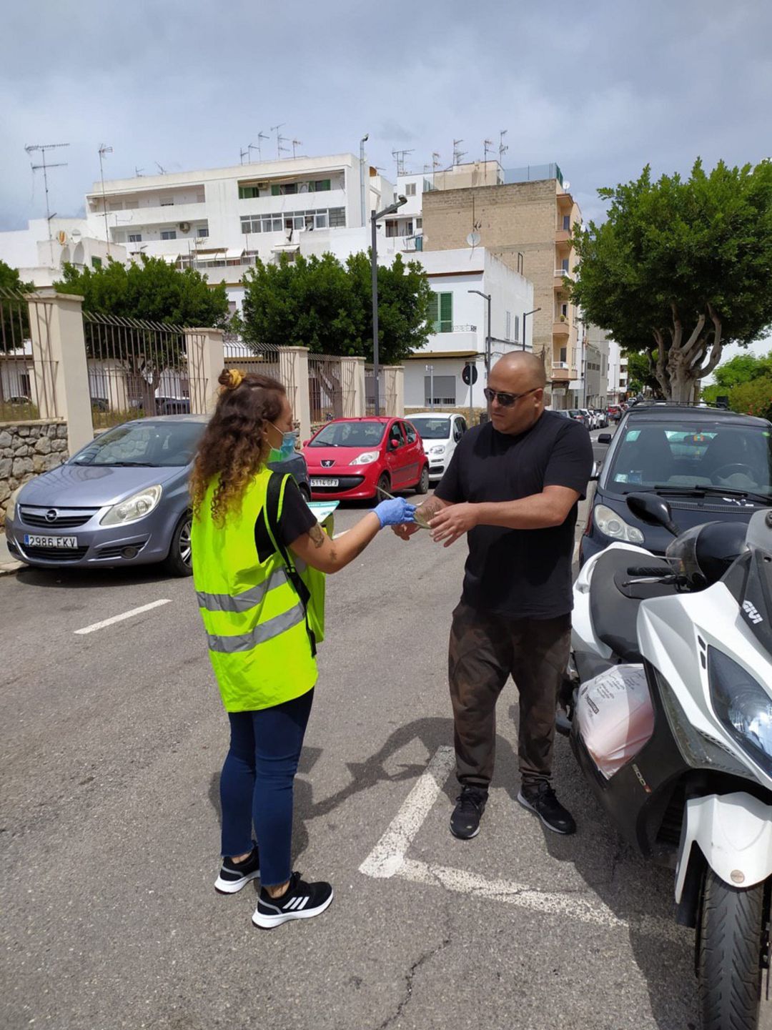 El Ayuntamiento reparte folletos informativos por la ciudad El Ayuntamiento reparte folletos informativos por la ciudad