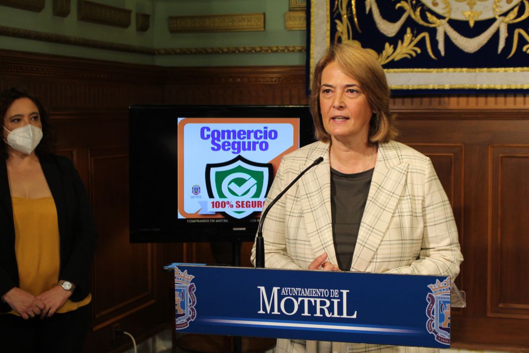 La alcaldesa de Motril, Luisa García Chamorro, y la concejala de comercio, Susana Peña, presentan la campaña de ayuda al sector comercial La alcaldesa de Motril, Luisa García Chamorro, y la concejala de comercio, Susana Peña, presentan la campaña de ayuda al sector comercial