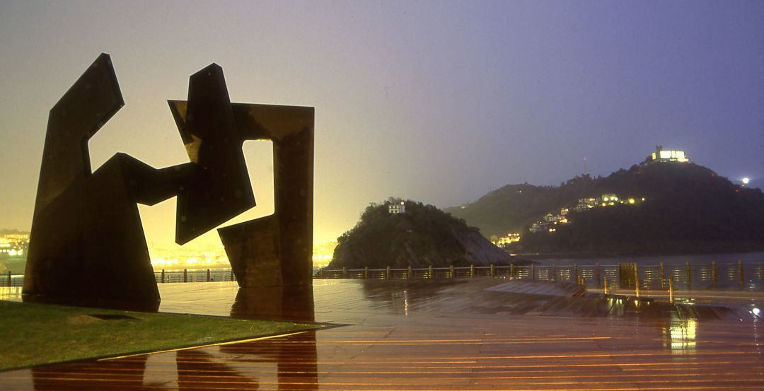 Puesta de sol en San Sebastián, desde el Paseo Nuevo Puesta de sol en San Sebastián, desde el Paseo Nuevo