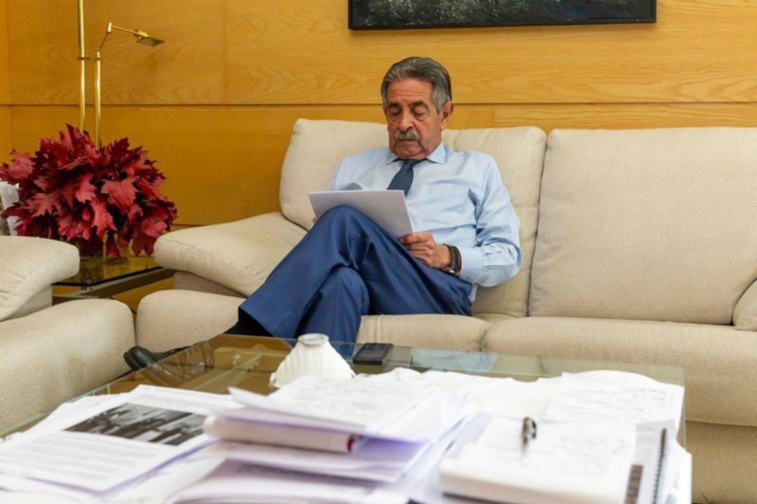 El líder del PRC considera inasumible e impresentable el acuerdo conocido tras aprobarse la prórroga del estado de alarma y lo atribuye a un Gobierno desnortado El líder del PRC considera inasumible e impresentable el acuerdo conocido tras aprobarse la prórroga del estado de alarma y lo atribuye a un Gobierno desnortado