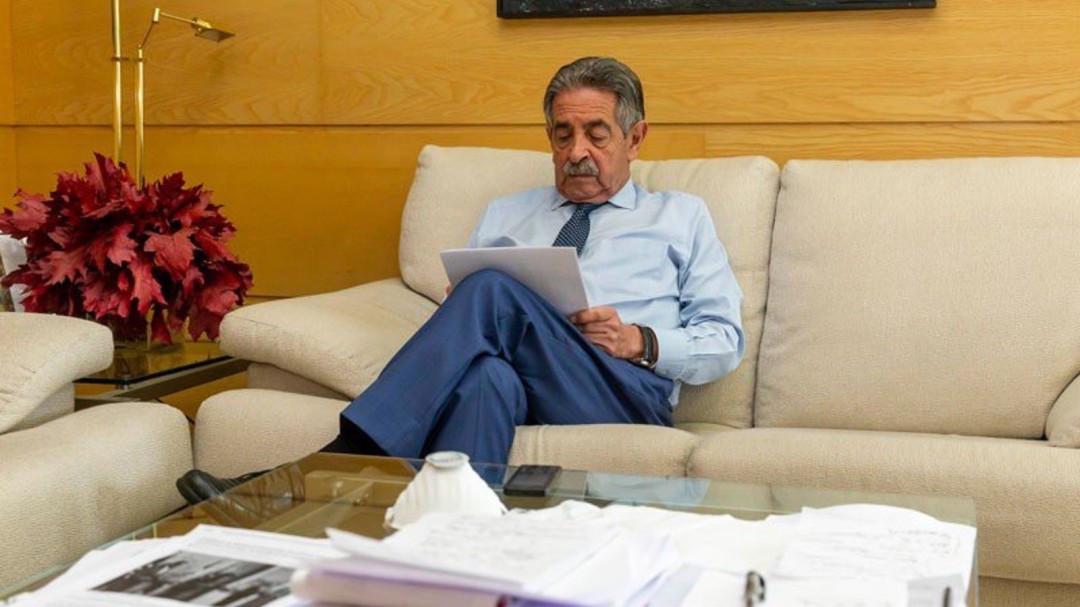 Revilla rechaza el pacto del PSOE y UP con Bildu