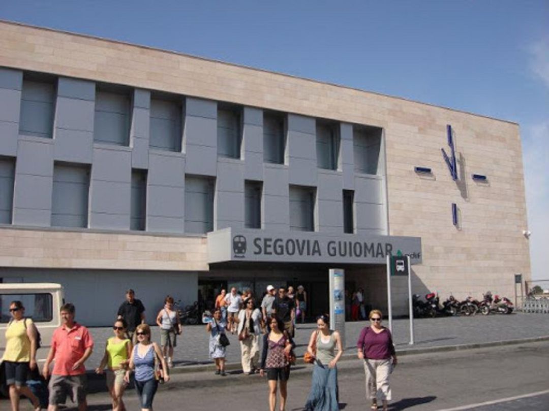 Adif prevé aumentar las frecuencias y reducir el tiempo de la Alta Velocidad Madrid-Segovia-Valladolid Adif prevé aumentar las frecuencias y reducir el tiempo de la Alta Velocidad Madrid-Segovia-Valladolid
