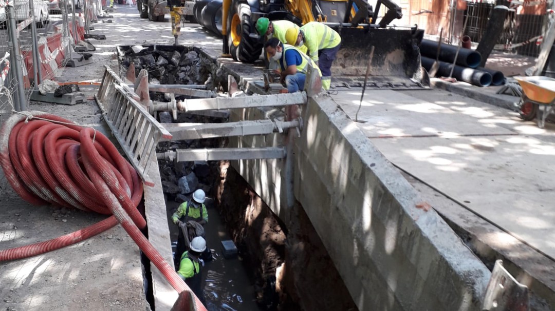 La renovación del colector de Marqués del Túria se amplía 400 metros hasta la calle Russafa