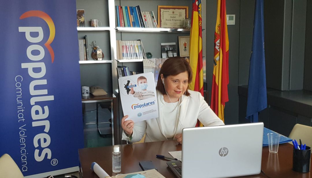 La presidenta del PP Isabel Bonig en la rueda de prensa de presentación del Plan Activa Comunitat Valenciana La presidenta del PP Isabel Bonig en la rueda de prensa de presentación del Plan Activa Comunitat Valenciana