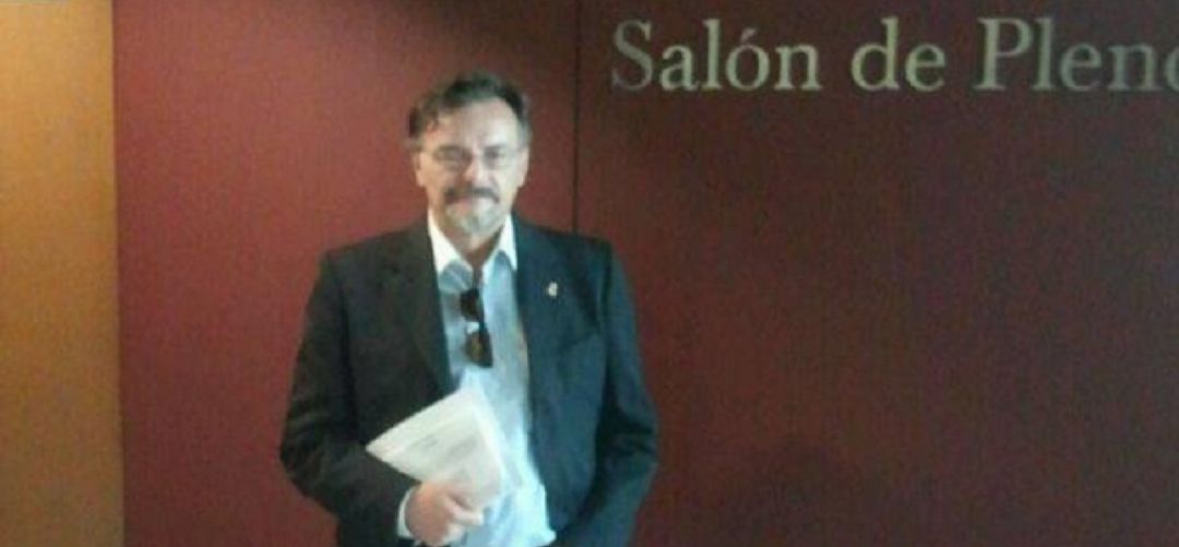 Ángel Durán a la salida de un pleno municipal cuando era concejal en Fuenlabrada Ángel Durán a la salida de un pleno municipal cuando era concejal en Fuenlabrada