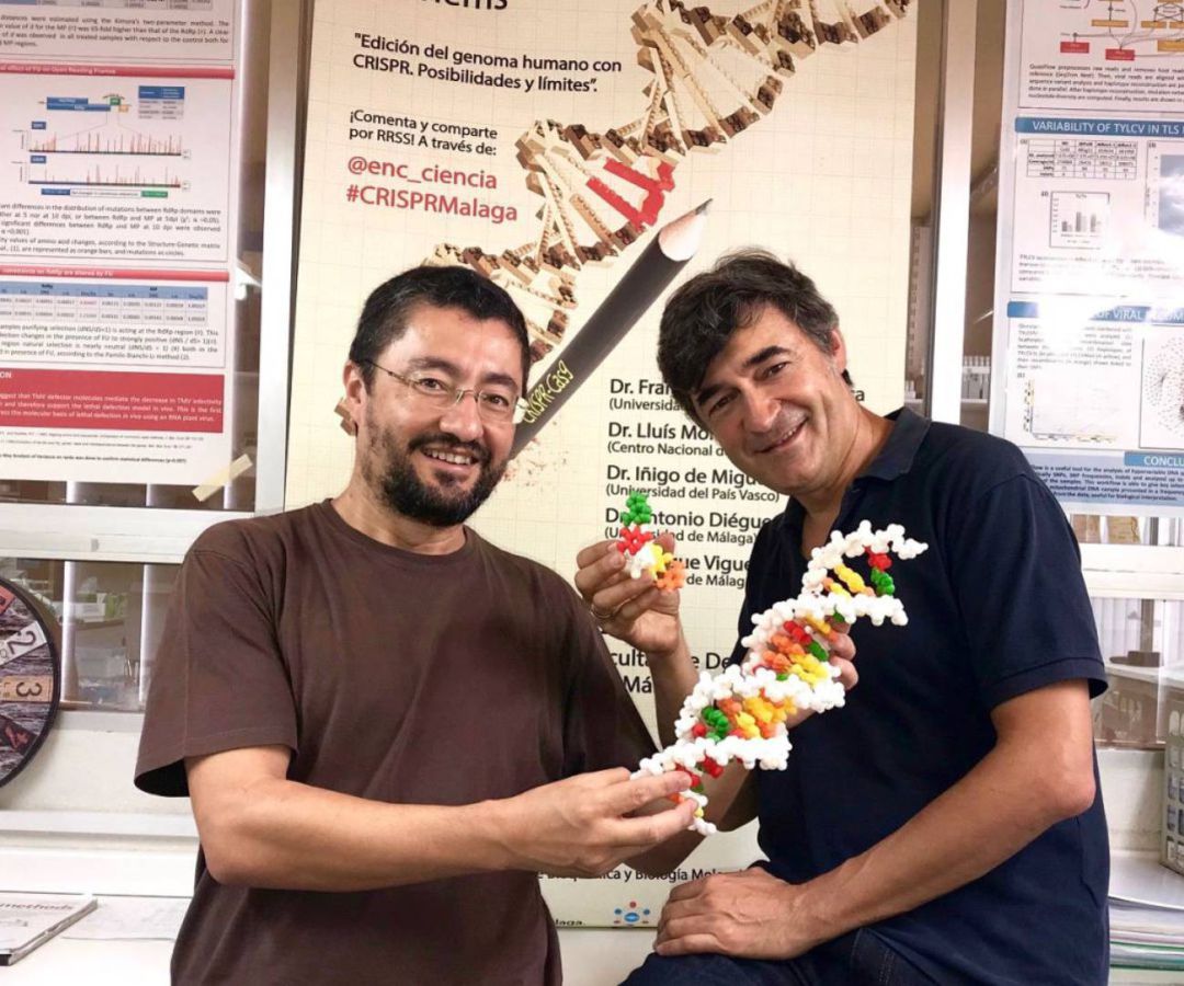Los científicos, Francis Villatoro y Enrique Viguera, en "Ciencia para todos" Los científicos, Francis Villatoro y Enrique Viguera, en "Ciencia para todos"