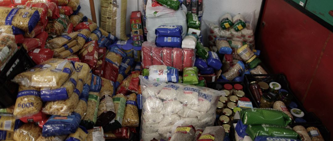 Al igual que otras iniciativas ciudadanas Patricia Alarcón recoge comida en su casa para donarla a las familias más desfavorecidas Al igual que otras iniciativas ciudadanas Patricia Alarcón recoge comida en su casa para donarla a las familias más desfavorecidas