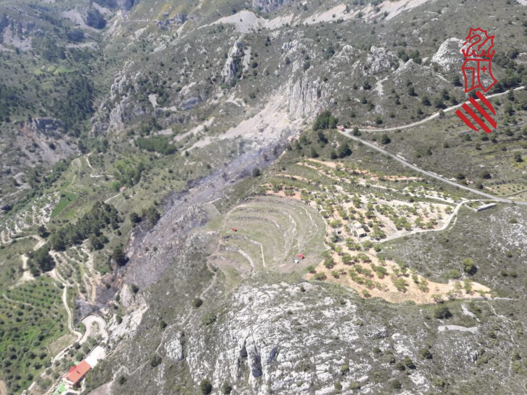Imagen de la zona afectada del incendio forestal de Confrides Imagen de la zona afectada del incendio forestal de Confrides