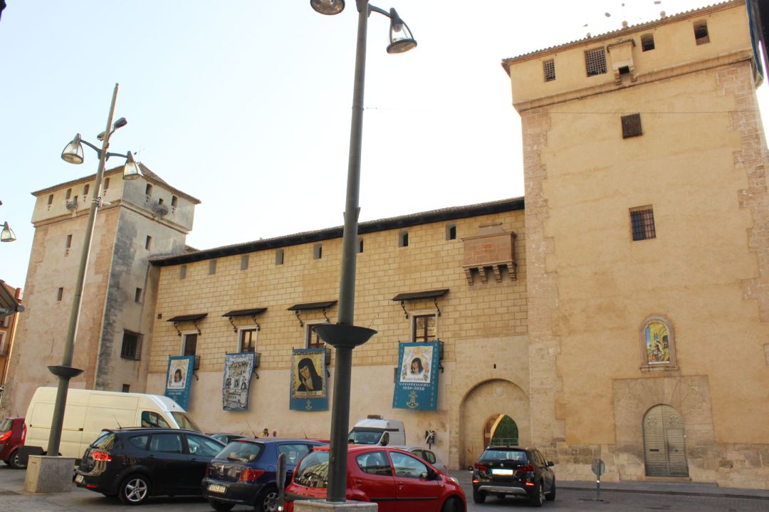 Imatge del Palau Comtal des de la plaça del Pla Imatge del Palau Comtal des de la plaça del Pla