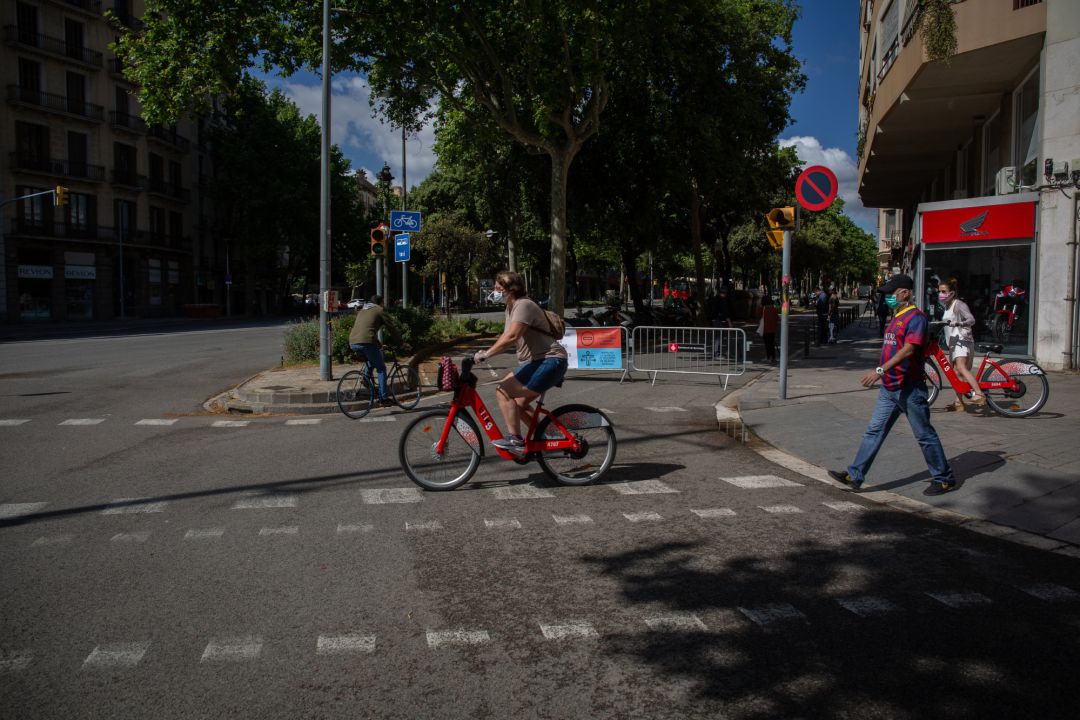 La primeres mesures de tall de transit de l'Ajuntament van venir pels laterals de la Diagonal. La primeres mesures de tall de transit de l'Ajuntament van venir pels laterals de la Diagonal.