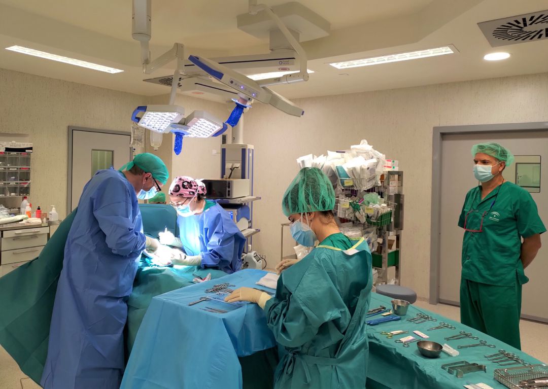 Uno de los quirófanos del hospital San Cecilio de Granada a pleno rendimiento en el plan de desescalada por la covid-19 Uno de los quirófanos del hospital San Cecilio de Granada a pleno rendimiento en el plan de desescalada por la covid-19