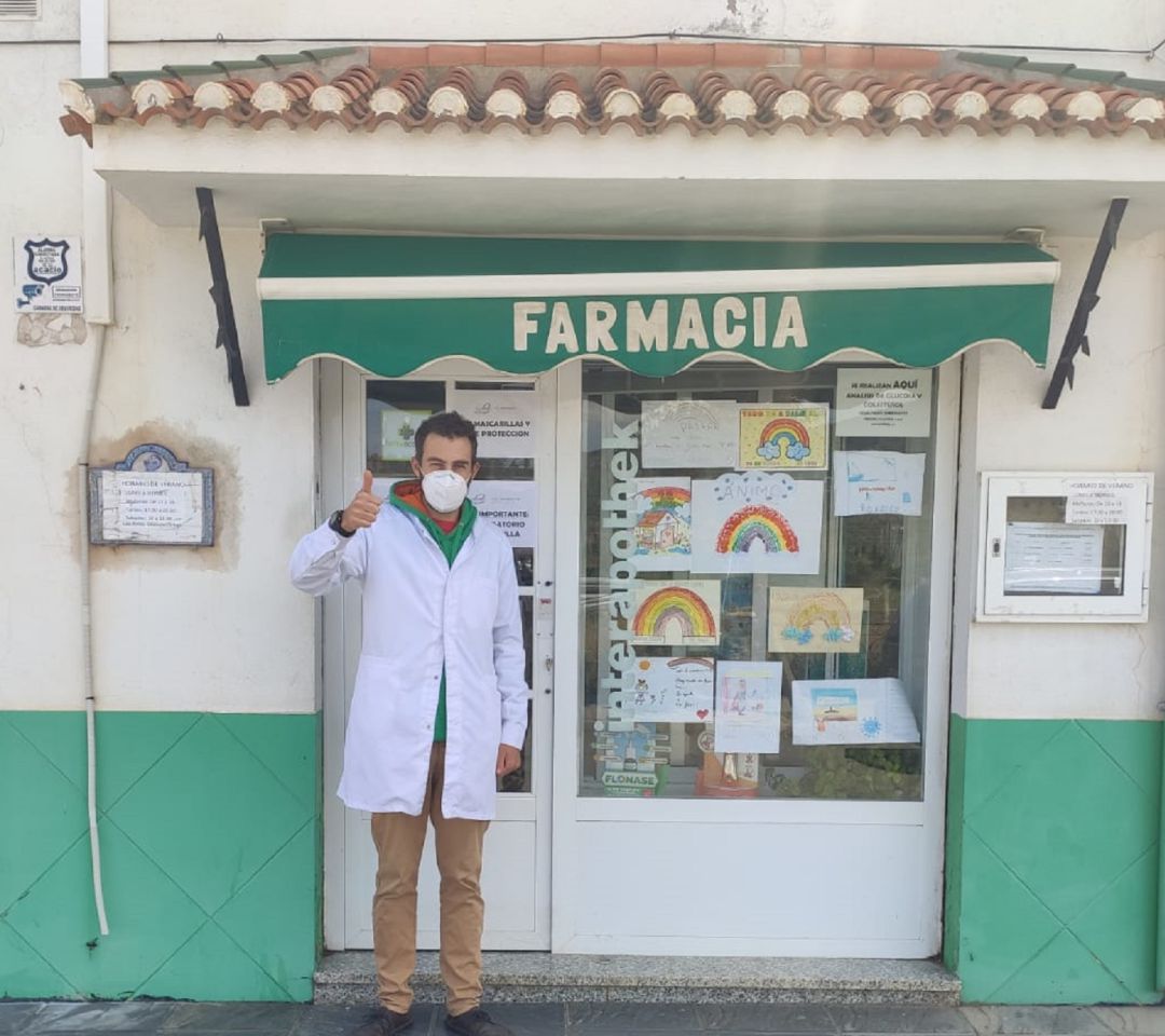 Emilio Calatayud, farmacéutico de Aldeire. Emilio Calatayud, farmacéutico de Aldeire.