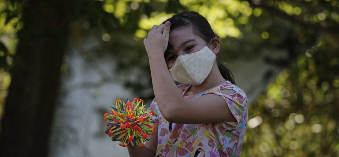 Los niños alcalaínos recibirán mascarillas infantiles. Los niños alcalaínos recibirán mascarillas infantiles.