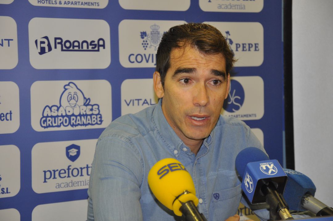 Francis durante una rueda de prensa en Chapín Francis durante una rueda de prensa en Chapín