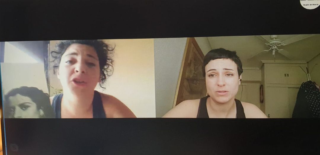 Elena Serrano (izquierda) y Elia Estrada (derecha) en un momento de su intervención en el programa Hoy por hoy desde casa Elena Serrano (izquierda) y Elia Estrada (derecha) en un momento de su intervención en el programa Hoy por hoy desde casa