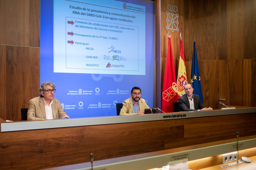 De izquierda a derecha: Fernando Mendoza (NILSA); Jesús Mª Rodríguez (DG Administración Local y Despoblación); e Iñaki Pinillos (NASERTIC) De izquierda a derecha: Fernando Mendoza (NILSA); Jesús Mª Rodríguez (DG Administración Local y Despoblación); e Iñaki Pinillos (NASERTIC)
