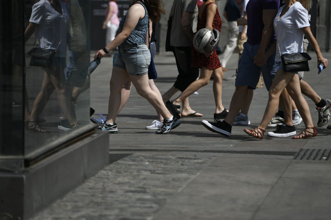 Gente paseando. Gente paseando.