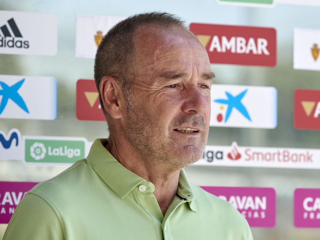 Víctor Fernández después de dirigir el entrenamiento en la Ciudad Deportiva Víctor Fernández después de dirigir el entrenamiento en la Ciudad Deportiva