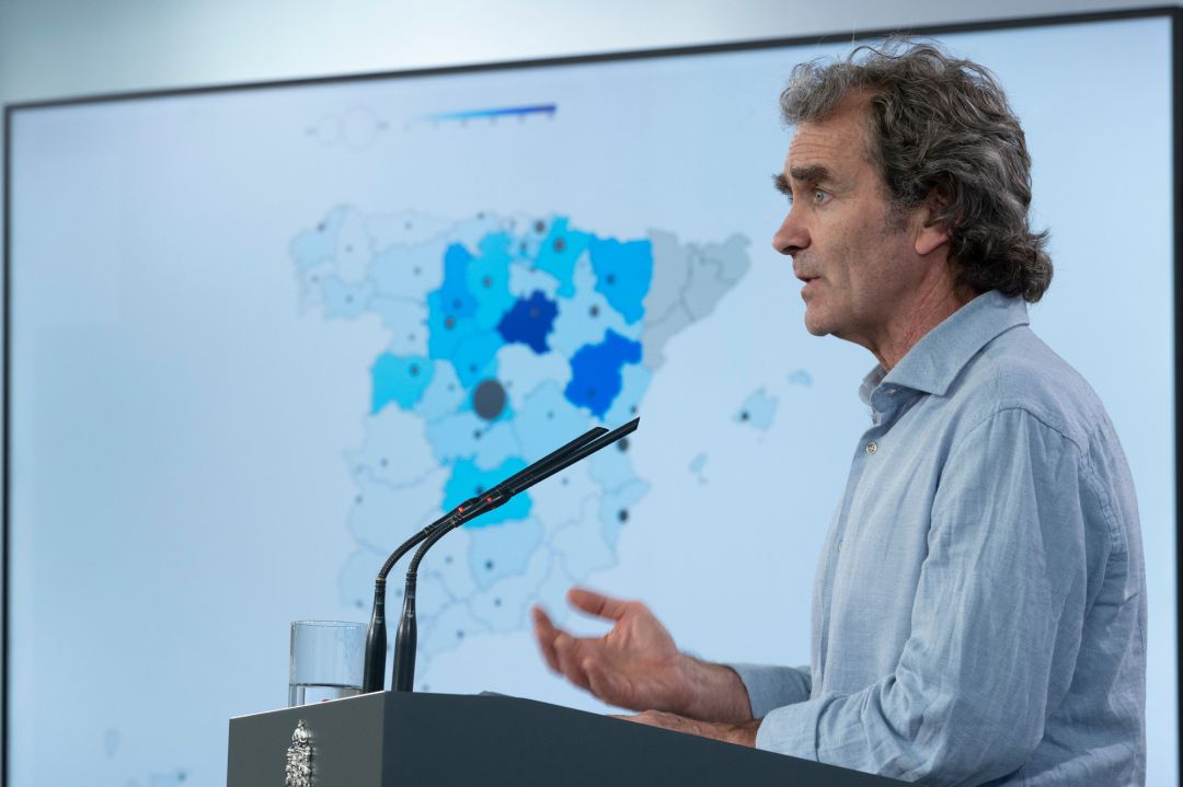 Simón avisa a Cataluña por la "incongruencia" de sus datos porque no puede ser que "no se sepa lo que pasa" Simón avisa a Cataluña por la "incongruencia" de sus datos porque no puede ser que "no se sepa lo que pasa"