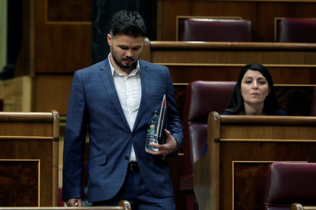 El portavoz de ERC, Gabriel Rufián, asiste al pleno del Congreso que debate este miércoles la quinta prórroga del estado de alarma. El portavoz de ERC, Gabriel Rufián, asiste al pleno del Congreso que debate este miércoles la quinta prórroga del estado de alarma.