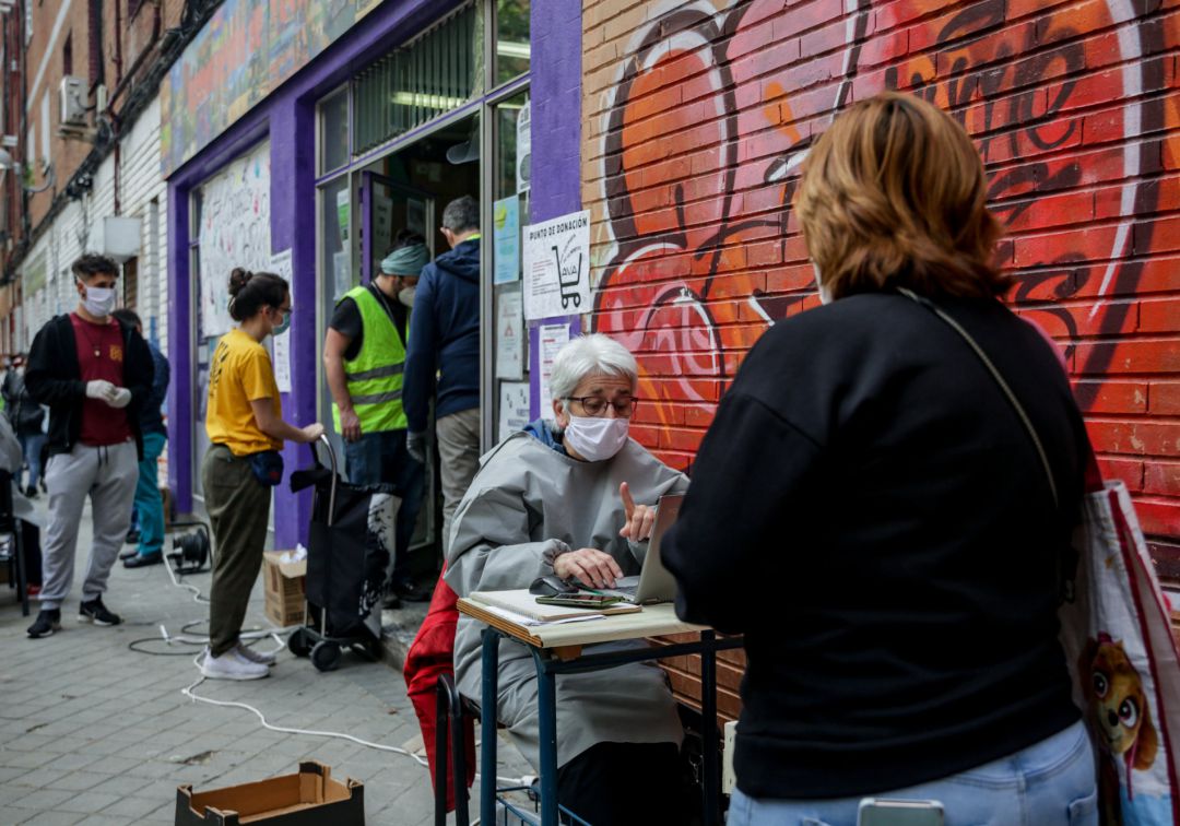 Los bancos de alimentos reparten un 40% más este año