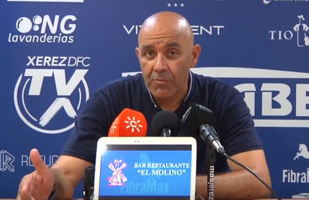 Paco Peña durante una rueda de prensa Paco Peña durante una rueda de prensa