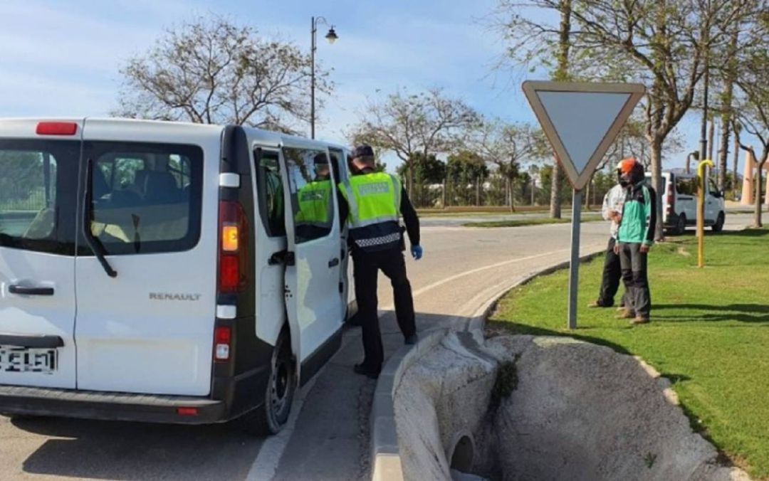 La Comunidad pide que la población extreme el cumplimiento de las medidas de seguridad en el transporte de trabajadores tras detectar un cierto “relajamiento” La Comunidad pide que la población extreme el cumplimiento de las medidas de seguridad en el transporte de trabajadores tras detectar un cierto “relajamiento”