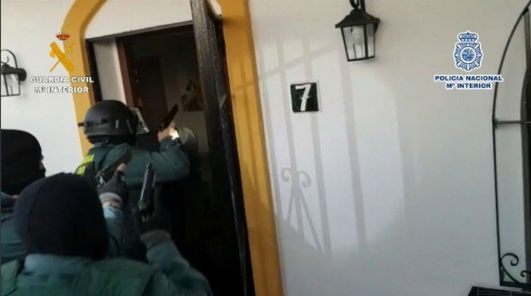 Operación conjunta de la Policía Nacional y la Guardia Civil para desarticular una organización criminal dedicada a la trata de seres humanos con fines de explotación sexual en Mijas. Operación conjunta de la Policía Nacional y la Guardia Civil para desarticular una organización criminal dedicada a la trata de seres humanos con fines de explotación sexual en Mijas.