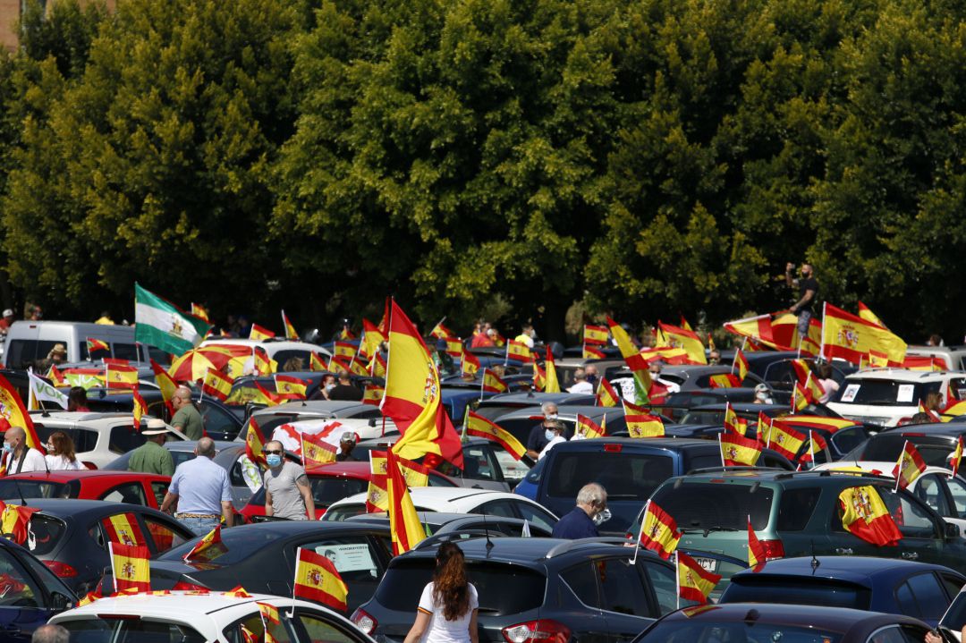 En Málaga Caravana de coches convocada por Vox contra la gestión del Gobierno de Pedro Sánchez en la crisis del coronavirus En Málaga Caravana de coches convocada por Vox contra la gestión del Gobierno de Pedro Sánchez en la crisis del coronavirus