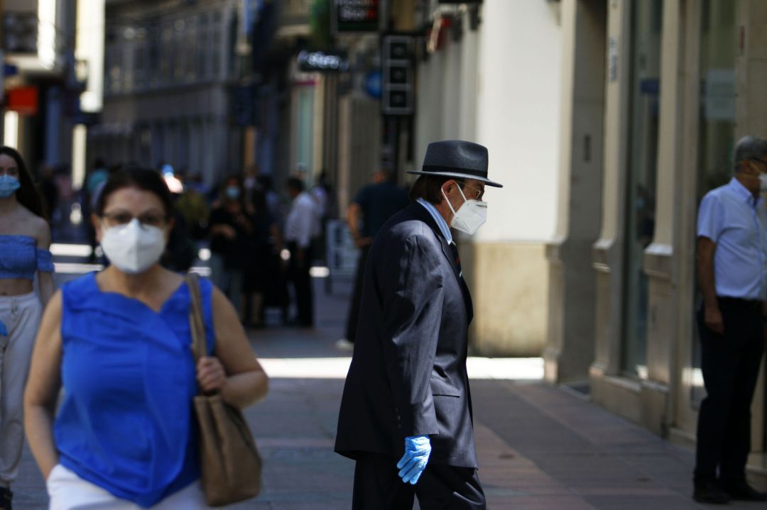 Personas hacen uso de las mascarillas frente al virus COVID-19 donde en el día de hoy son obligatorias llevarlas en espacios públicos en Málaga a 21 de mayo 2020
Personas hacen uso de las mascarillas frente al virus COVID-19 donde en el día de hoy son obligatorias llevarlas en espacios públicos en Málaga a 21 de mayo 2020