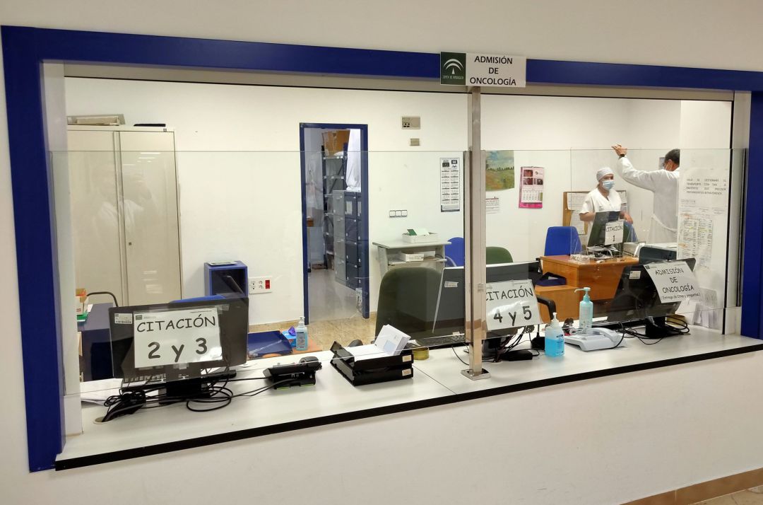 Mamparas de protección instaladas en el Area de Admisión de Oncología en el Hospital de Jaén. Mamparas de protección instaladas en el Area de Admisión de Oncología en el Hospital de Jaén.
