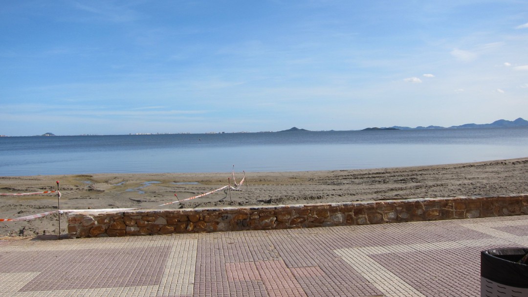 Los vecinos del Mar Menor Sur exigen una entrevista al Delegado por el estado límite de las playas