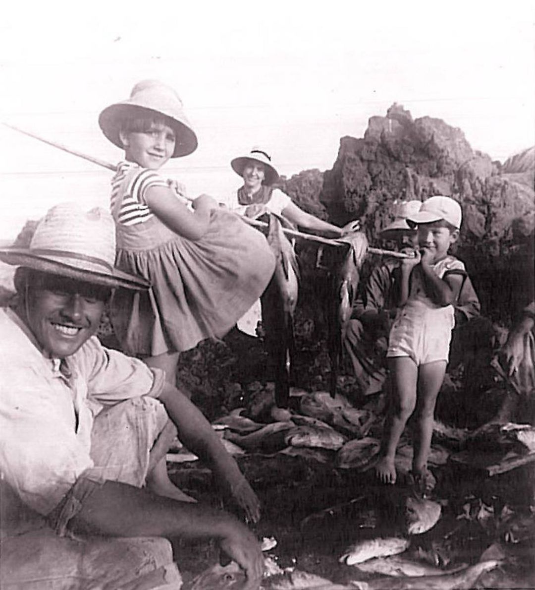 Agustín Demetrio Pallarés junto a su familia en el islote de Alegranza Agustín Demetrio Pallarés junto a su familia en el islote de Alegranza