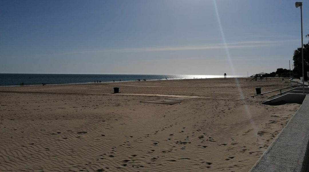 En las playas de Rota no se abrirán los servicios públicos hasta el 1 de junio pero si se permite el baño y permanecer en la arena En las playas de Rota no se abrirán los servicios públicos hasta el 1 de junio pero si se permite el baño y permanecer en la arena