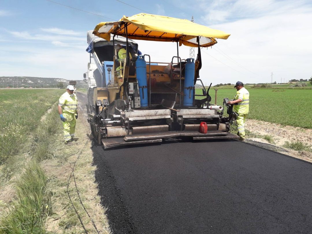 Imagen de archivo de obras en la carretera PP-1321 Herrera de Valdecañas a la N-622 Imagen de archivo de obras en la carretera PP-1321 Herrera de Valdecañas a la N-622