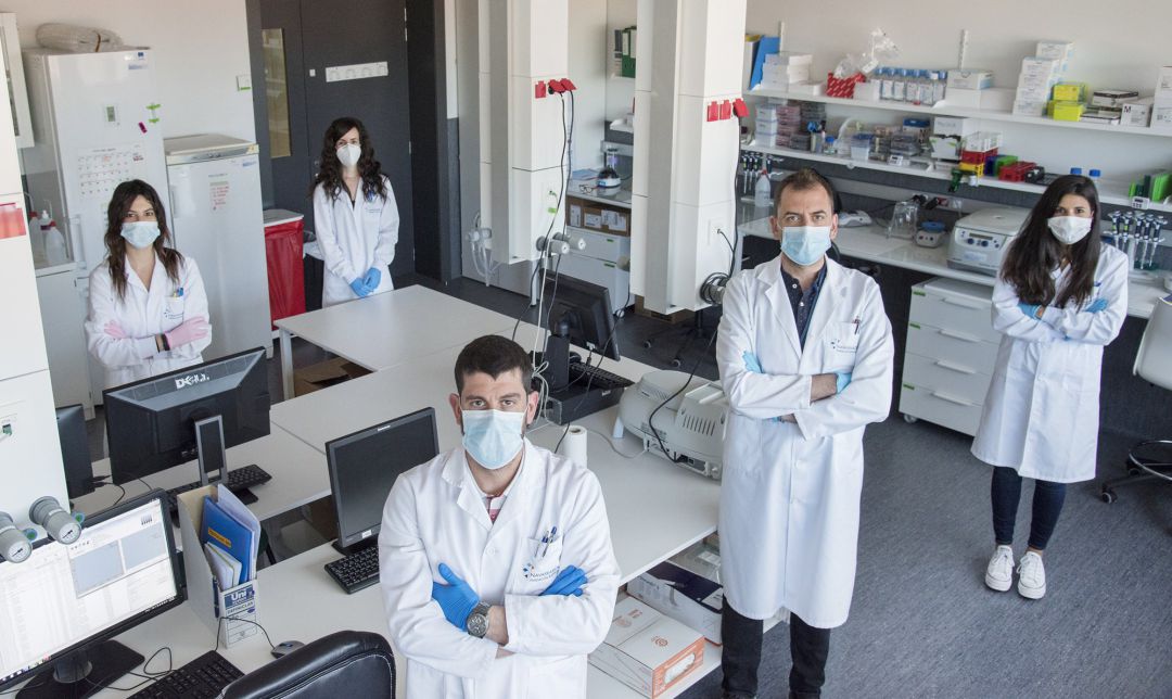 Karina Ausín, Naroa Mendizuri, Joaquín Fernández, Enrique Santamaría y Mercedes Lachén, de Navarrabiomed
Karina Ausín, Naroa Mendizuri, Joaquín Fernández, Enrique Santamaría y Mercedes Lachén, de Navarrabiomed