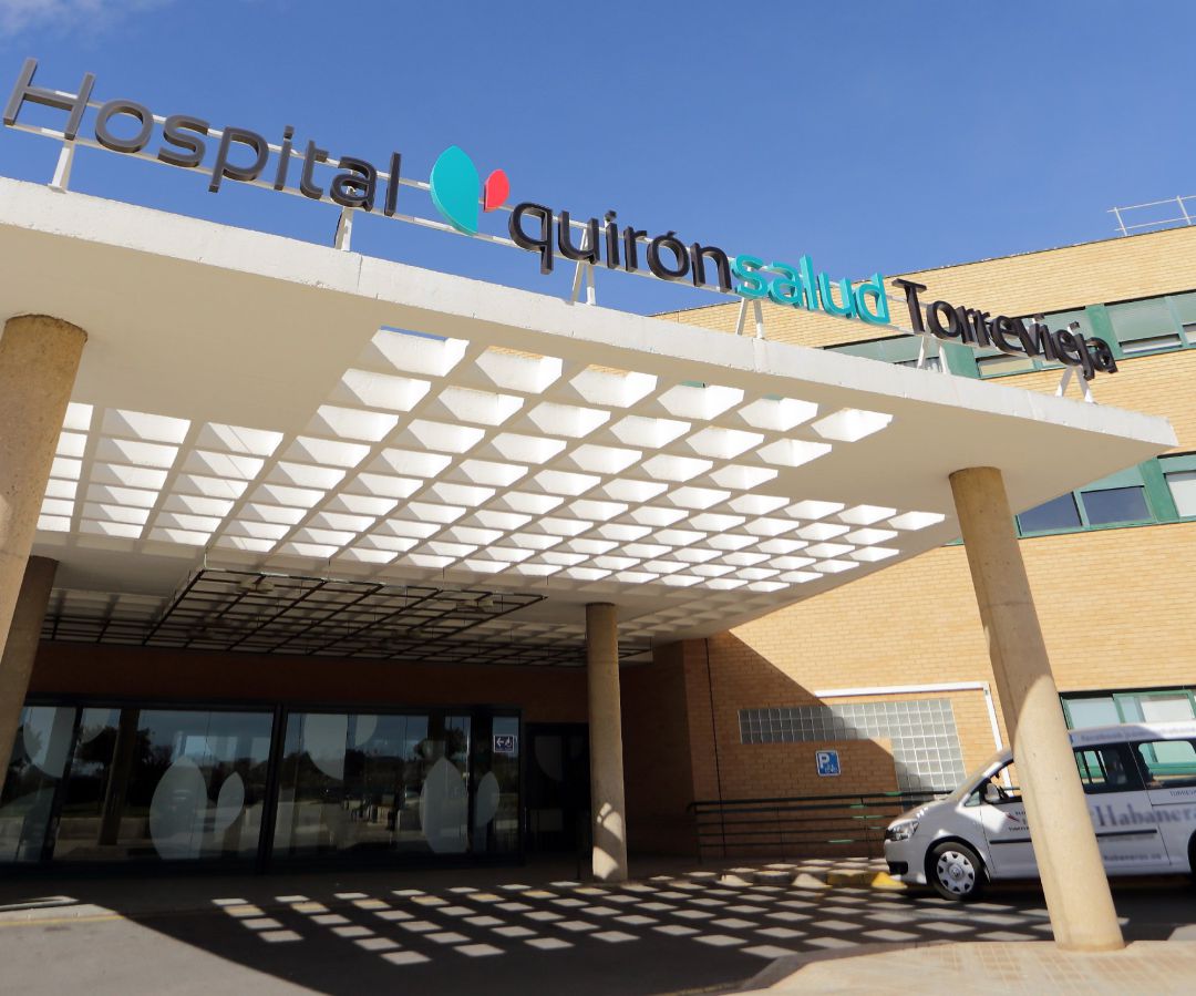 Acceso principal del Hospital Quirónsalud Torrevieja. Acceso principal del Hospital Quirónsalud Torrevieja.