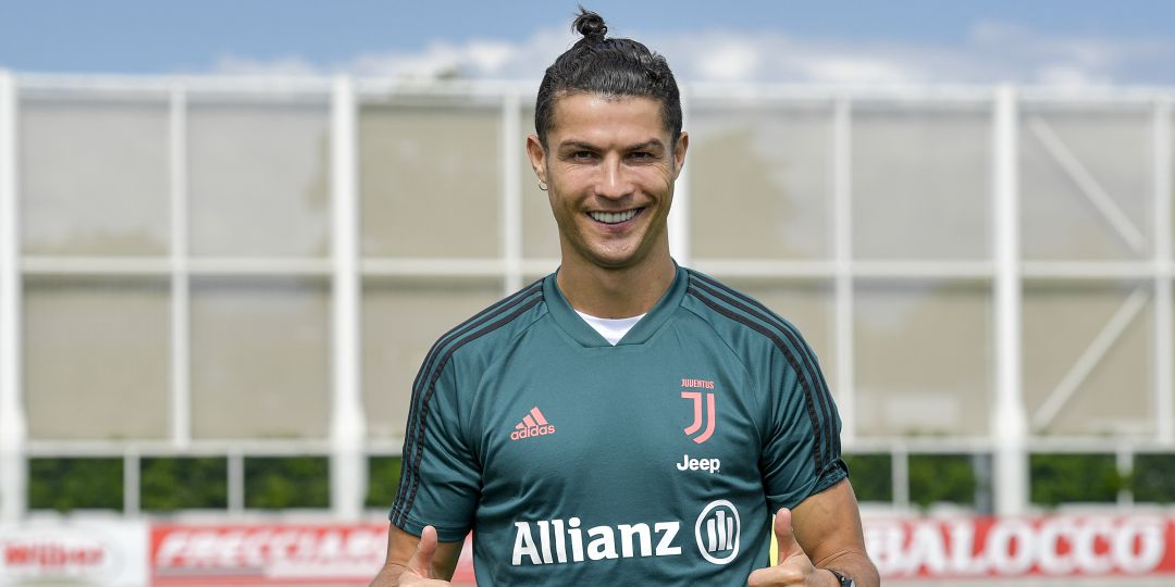 Cristiano Ronaldo posa durante un entrenamiento Cristiano Ronaldo posa durante un entrenamiento
