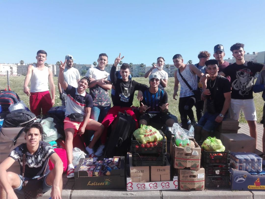 Dos años de permiso de trabajo para los jóvenes migrantes que están ayudando en el campo Dos años de permiso de trabajo para los jóvenes migrantes que están ayudando en el campo