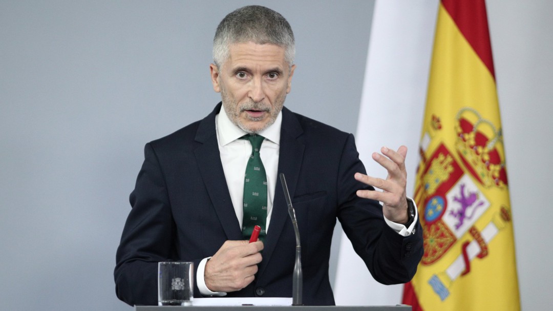 Olona (Vox) cree que Marlaska tiene "profundos traumas" y pide su dimisión