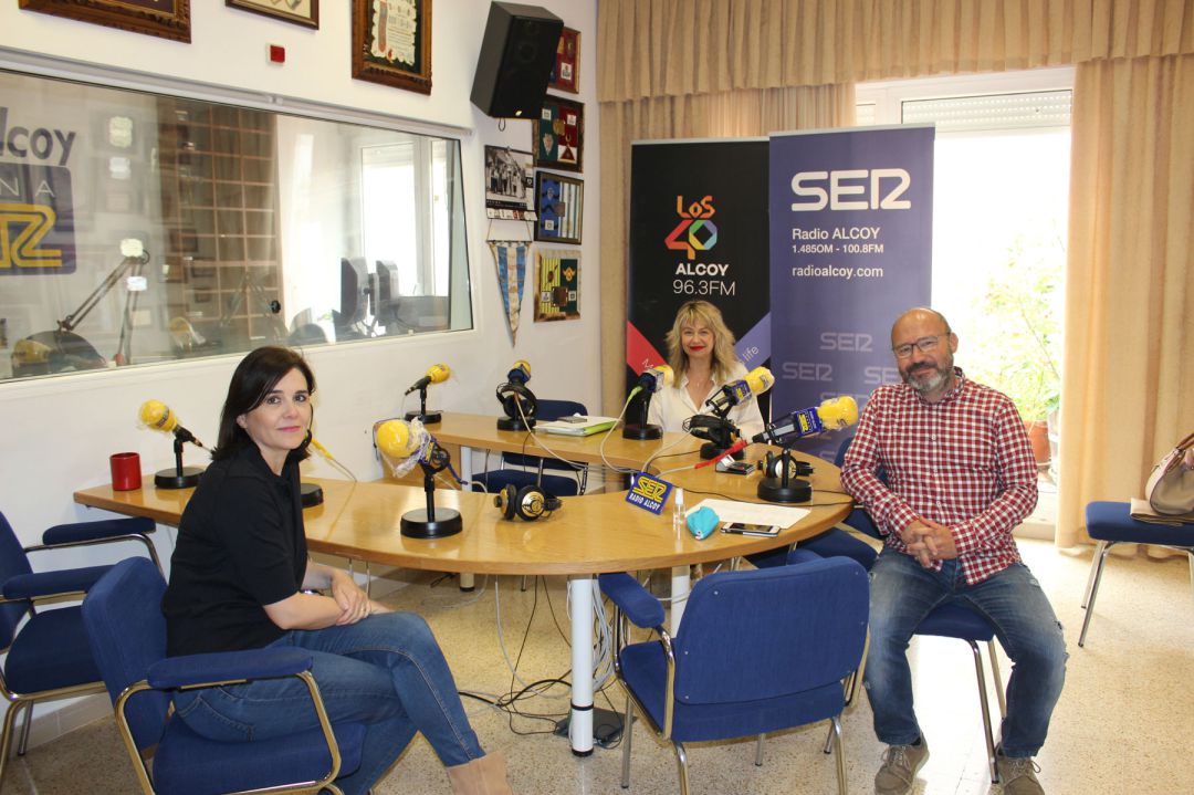 La asesora artística, Mónica Jover; el ponente de la Revista, Pau Acosta, y la concejal de Fiestas, Carol Ortiz La asesora artística, Mónica Jover; el ponente de la Revista, Pau Acosta, y la concejal de Fiestas, Carol Ortiz