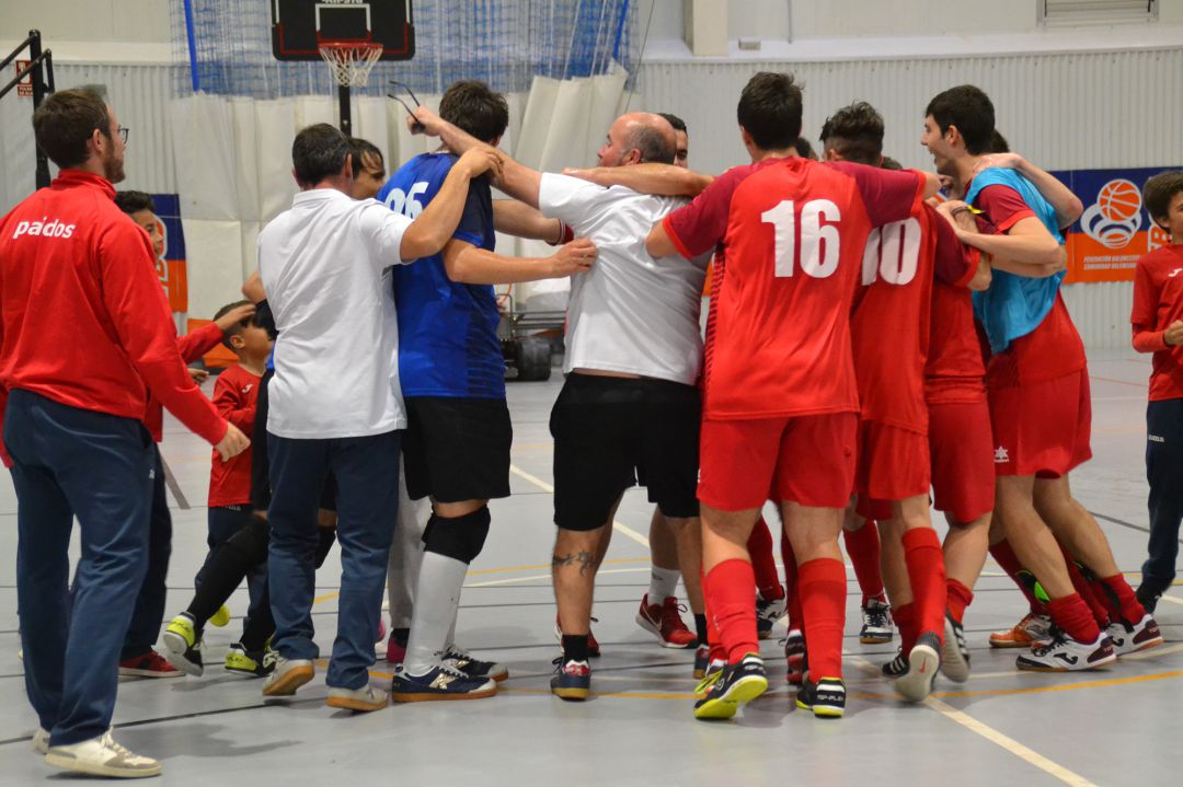 Jugadores del Paidos Dénia celebrando el título de campeones. Jugadores del Paidos Dénia celebrando el título de campeones.